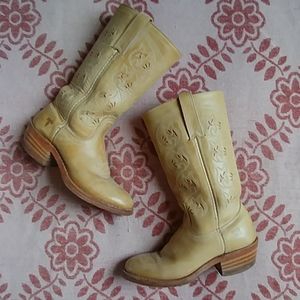 Frye Austin Flower Laser Cut 7 1/2 M